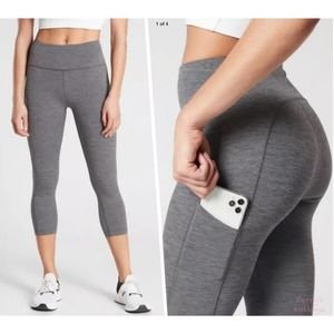 Athleta ultimate stash pocket capri XS
